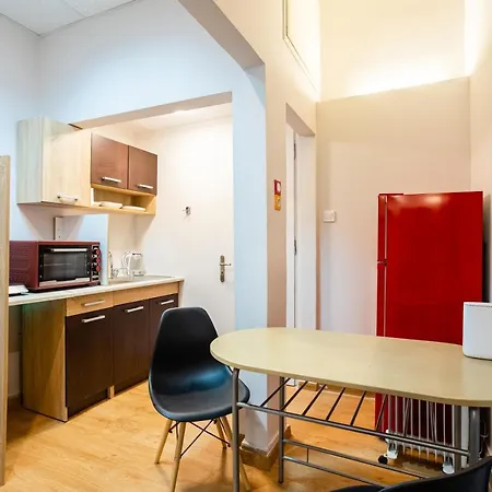 Apartment Square Getaway - Ideal