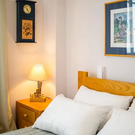 Square Getaway - Ideal Апартаменты Каламата