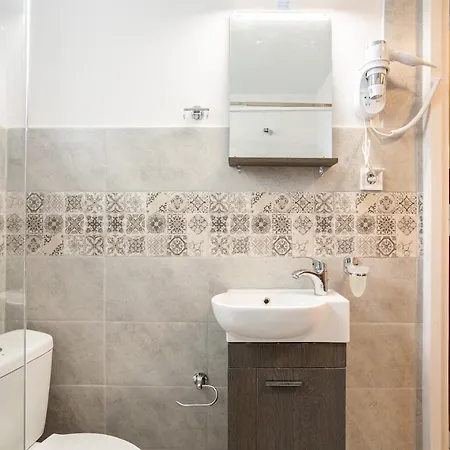 Square Getaway - Ideal Каламата