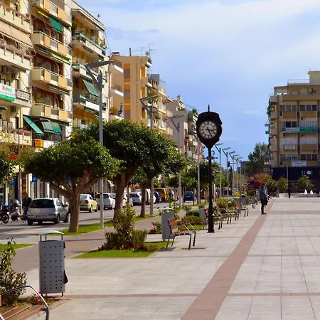 Square Getaway - Ideal Апартаменты Каламата