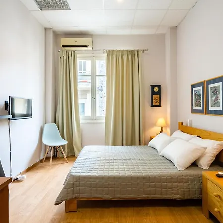 Square Getaway - Ideal Каламата