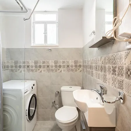 Square Getaway - Ideal Апартаменты Каламата